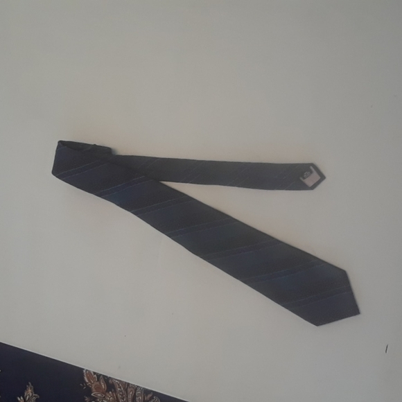 100% silk horizontal striped Christian Dior tie - Picture 6 of 8